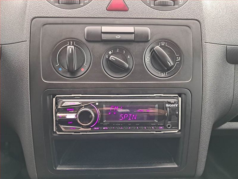 Volkswagen Caddy (2012) 1.6 TDi, ČR - fotka 9 z 13