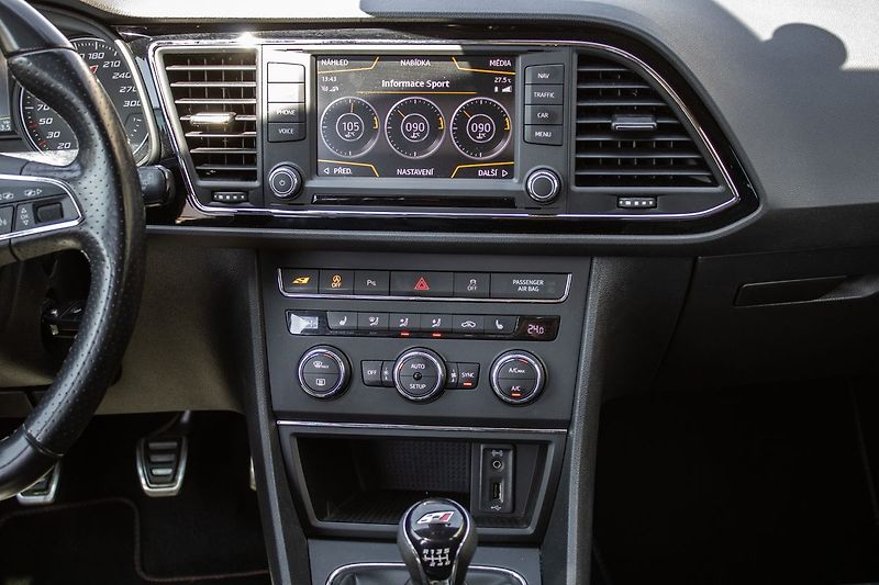 Seat Leon Cupra ST 2016 - fotka 21 z 40