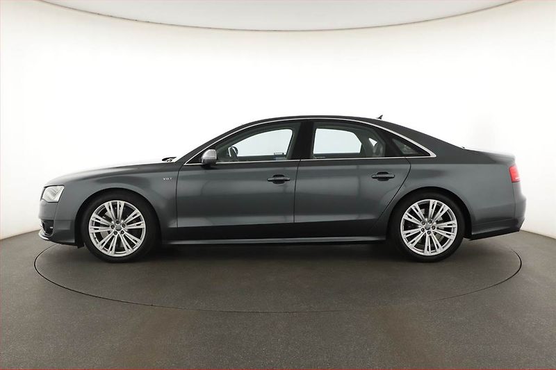 Audi S8 (2013) 4.0 TFSi - fotka 3 z 21