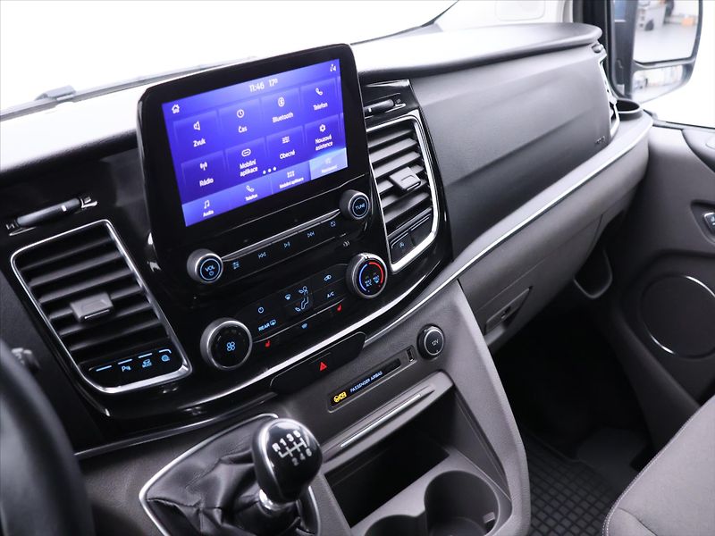 Ford Tourneo Custom 2,0 TDCi 136kW 8-Míst L2 DPH - fotka 19 z 31
