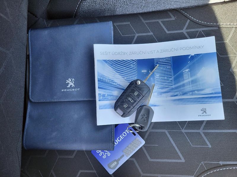 Peugeot 2008 ACTIVE 1.2 PureTech AUTOMAT - fotka 38 z 42