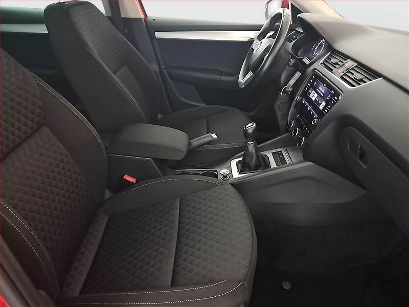 Škoda Octavia (2017) 1.6 TDI, Tempomat - fotka 9 z 16