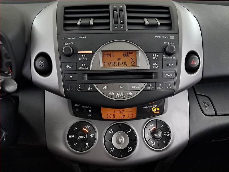 Toyota RAV4 (2007) 2.2 D-CAT, 4X4, Tempomat - fotka 12 z 19