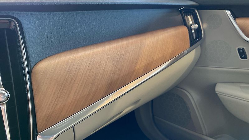Volvo V90 MOMENTUM PRO, B4 AWD, 145+10 k - fotka 15 z 33