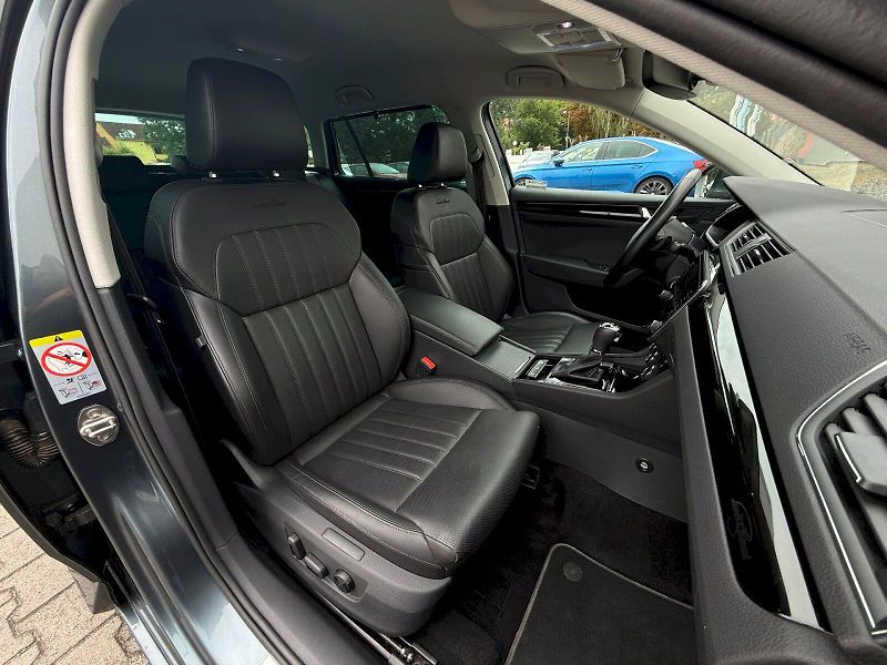 Škoda Superb (2017) Combi 2.0 TSI 206 kW 4x4 DSG L - fotka 24 z 25
