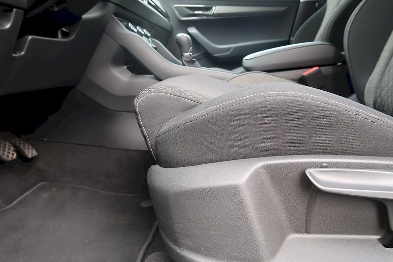 Škoda Karoq (2025) Selection 1,5 TSi/110 kW M - fotka 14 z 34