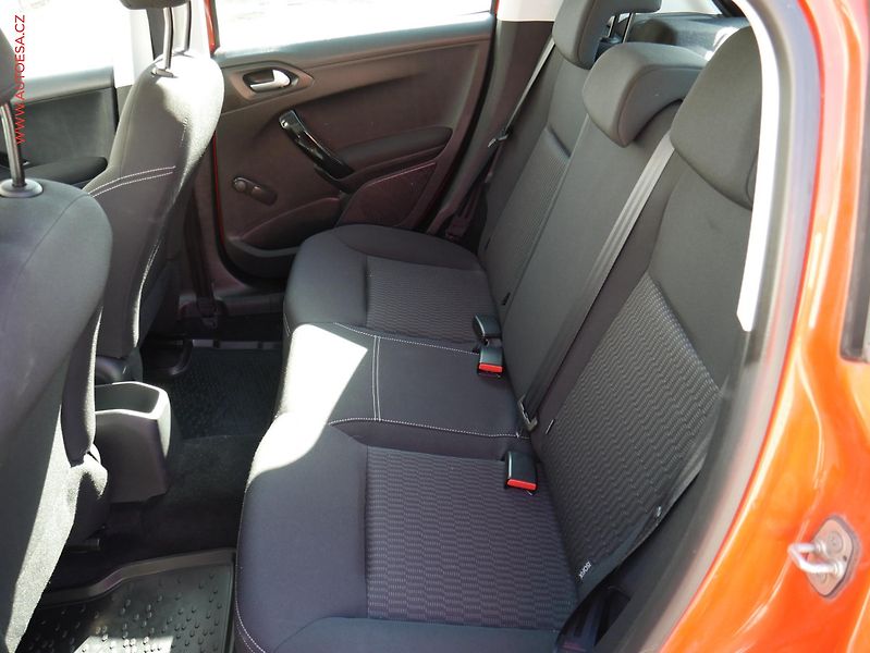 Peugeot 208 (2017) 1.2PT, ČR, AC, výhřev sed - fotka 10 z 15