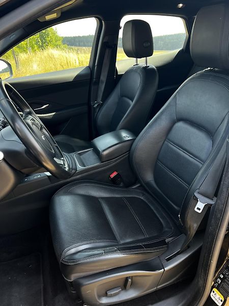 Jaguar E-Pace 2.0T 147kW AWD Sport 1.Maj  - fotka 5 z 23