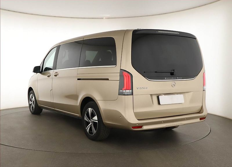Mercedes-Benz Třídy V (2025) 220 d, 6 míst, L, AVANTGARDE - fotka 4 z 21