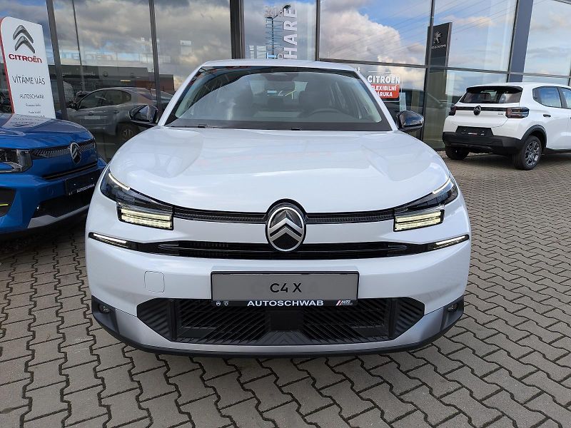 Citroën C4 X (2026) PLUS Hybrid 145 Automatic  - fotka 8 z 10