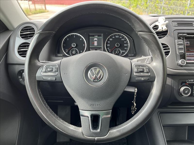 Volkswagen Tiguan 2,0 TDi ROZVODY KLIMA 2xKOLA - fotka 15 z 48