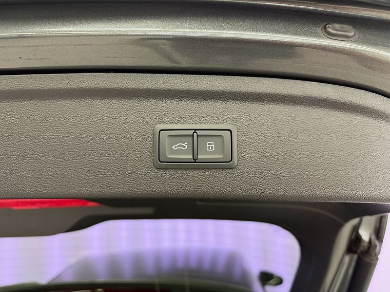 Audi RS 3 QUATTRO, B&O, HUD, VIRTUAL, SP - fotka 26 z 28