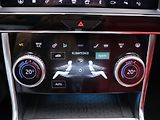 Jaguar XE 2,0 P300 221kW R-Dynamic DPH - náhled 29