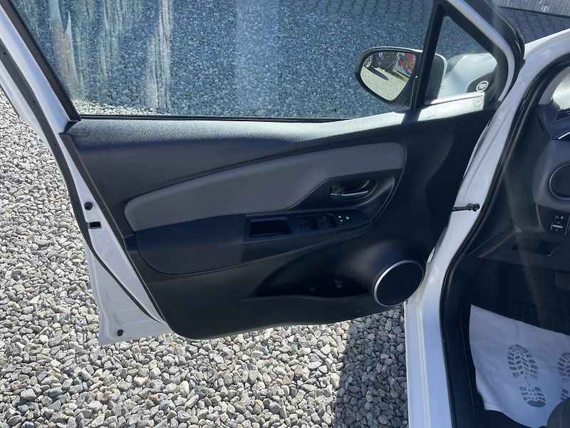 Toyota Yaris 1.5i 16v HYBRID 142TKM TOP 1A! - fotka 150 z 169