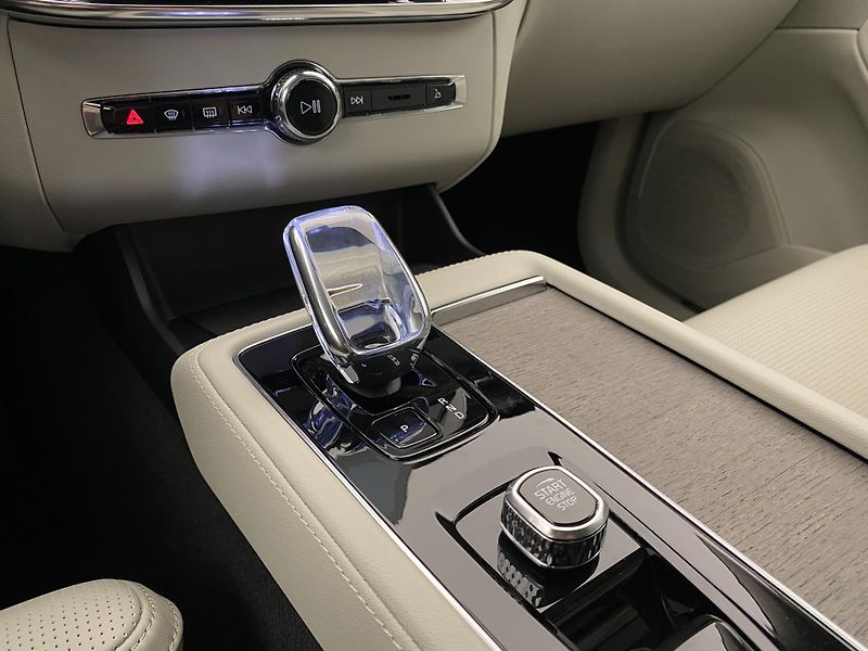 Volvo XC90 T8 AWD RECHARGE BRIGHT PLUS 7m - fotka 27 z 67