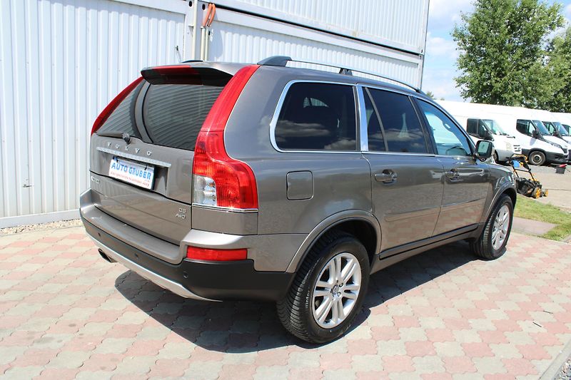 Volvo XC90 2,4 D5 AWD SUMMUM 7 MÍST CZ - fotka 4 z 28
