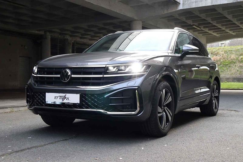 Volkswagen Touareg 3.0 TDI ve výbavě R-line.