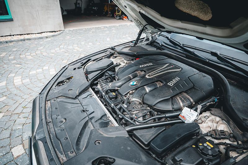 BMW Řada 5 (2017) M550i xDrive ČR  - fotka 46 z 58