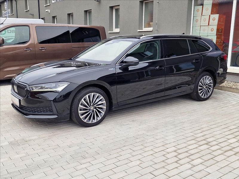 Škoda Superb 1.5 TSI DSG 110kW L&K Combi - fotka 6 z 50