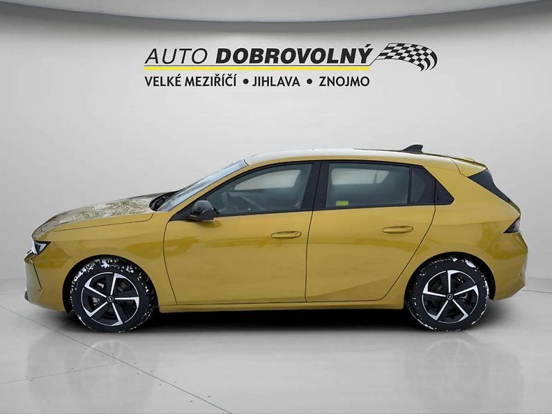 Opel Astra Edition HB 1.2 TURBO (96kW/130 - fotka 3 z 23