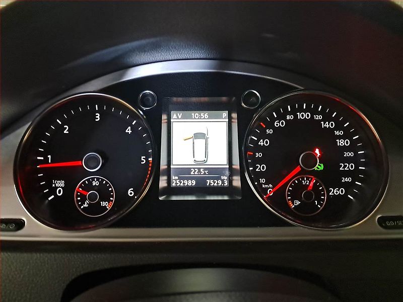 Volkswagen Passat (2012) 2.0 TDI, Automat, Navi - fotka 11 z 20