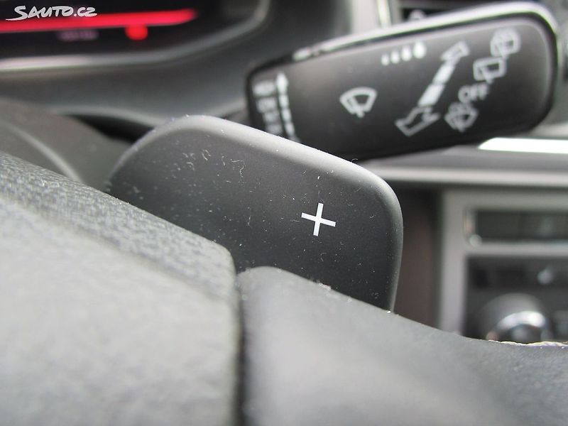 Seat Leon 1,5TSI-DSG-110KW-NOVÝ OLEJ - fotka 17 z 26