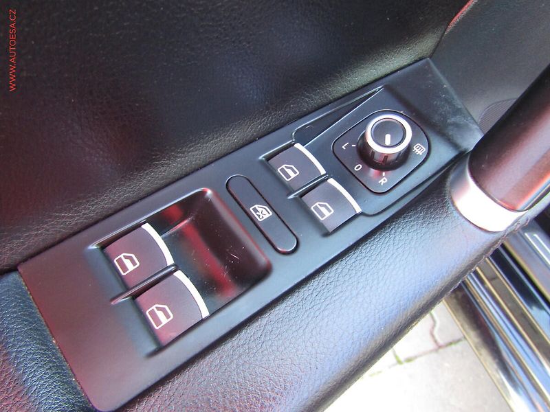 Volkswagen Passat (2012) 2.0 TDi, Highline, DSG - fotka 12 z 23