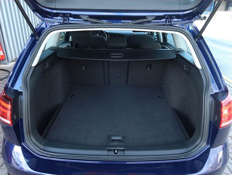 Volkswagen Golf (2019) 1.5 TSI, Tempomat - fotka 13 z 18