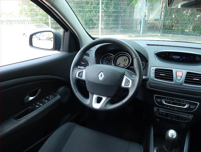 Renault Mégane (2011) 1.6 16V, Tempomat - fotka 7 z 19