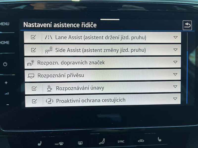 Volkswagen Passat (2021) 2.0 TDI 147kW 4x4 R-LINE - fotka 15 z 20