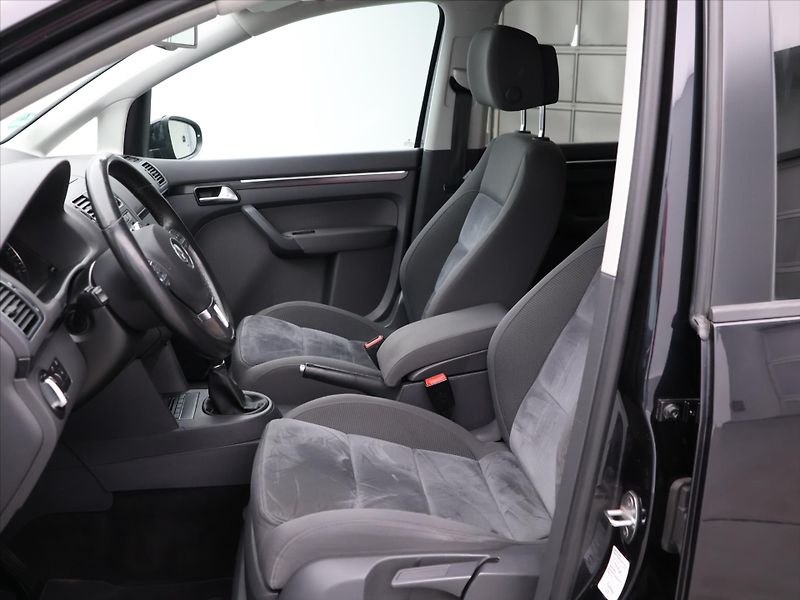 Volkswagen Touran 2,0 TDI 103kW Highline Tažné - fotka 11 z 27