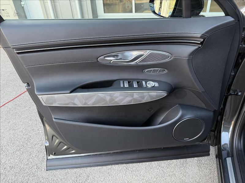 Genesis GV70 2,5 T AWD AT  Sport - fotka 10 z 22