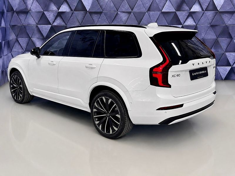 Volvo XC90 B5 AWD PLUS DARK PREMIUM, PANO - fotka 4 z 34