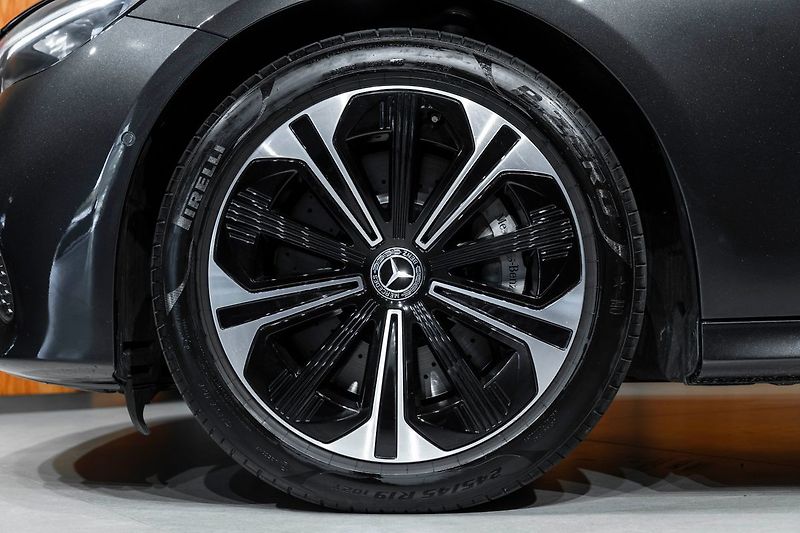 Mercedes-Benz Třídy E E - fotka 6 z 19