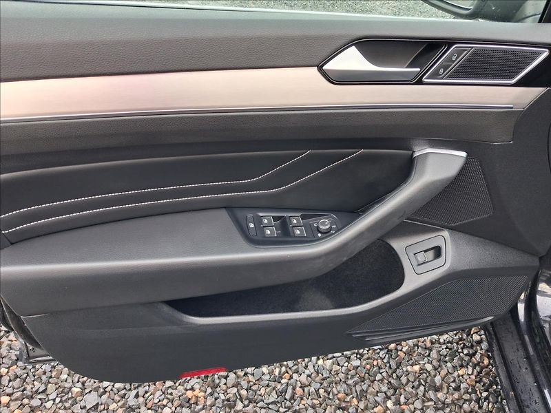 Volkswagen Passat 2,0 2.0TDi, metrix, DPH - fotka 14 z 19