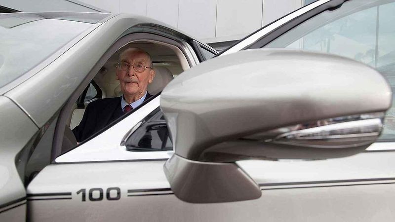 Barry High a jeho Lexus LS 600h L Centenary Celebration Edition.