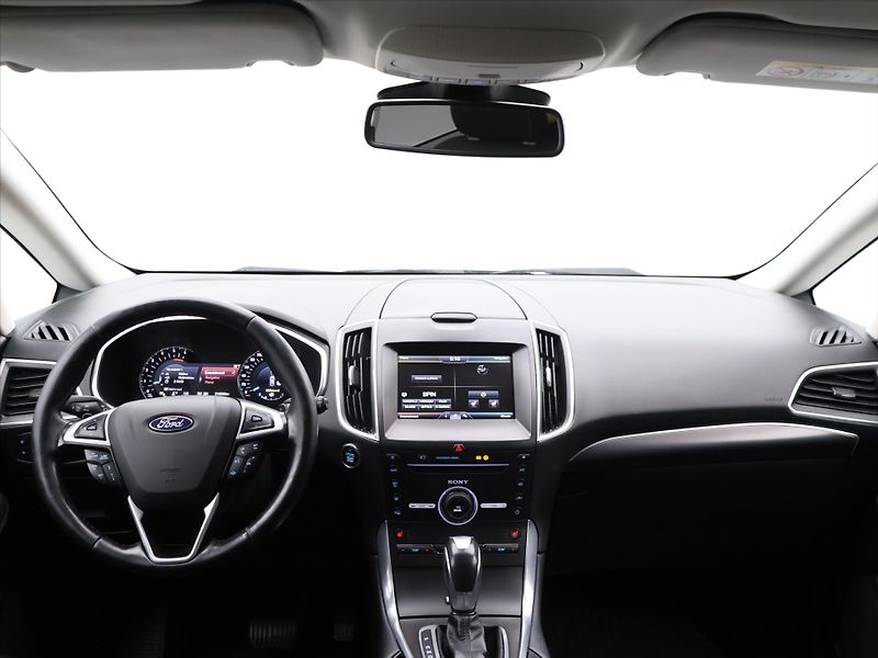 Ford S-MAX 2,0 TDCi Aut. Titanium 7-Míst - fotka 30 z 39