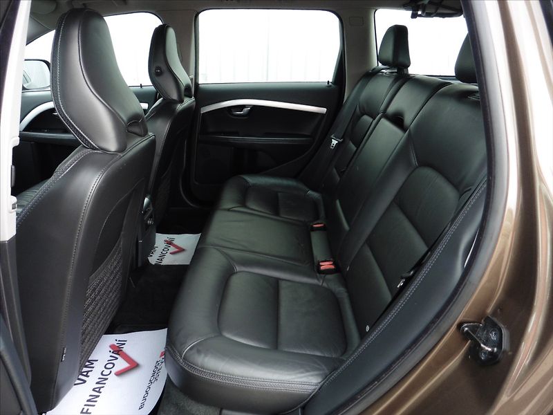 Volvo XC70 2,4 D Summum AWD, Navi... - fotka 16 z 16
