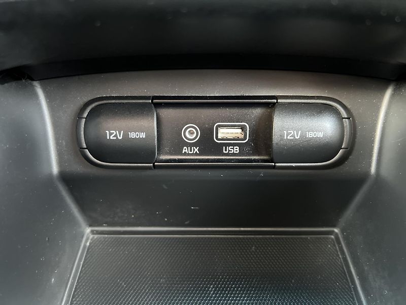 Kia Sorento 2.2CRDi REBEL 4x4 KŮŽE 7MÍST - fotka 25 z 52