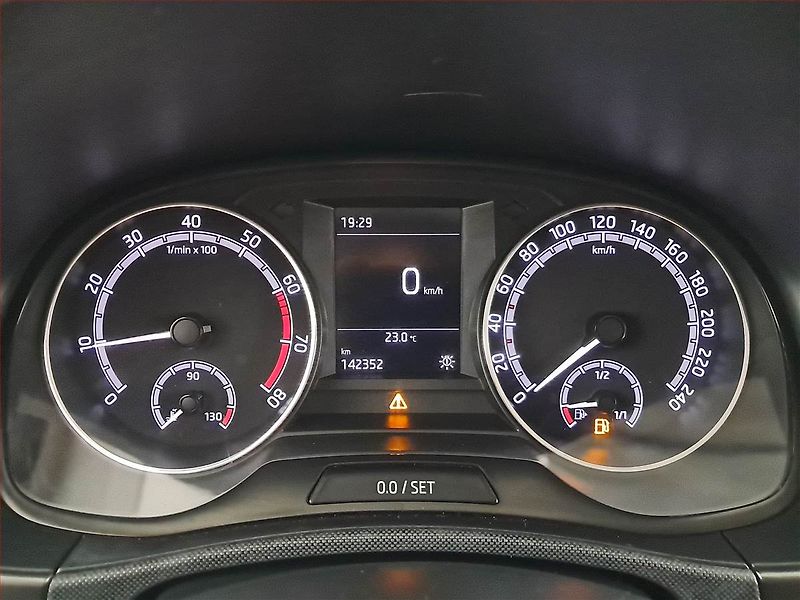 Škoda Fabia (2019) Ambition 1.0, Park. senzory - fotka 11 z 16