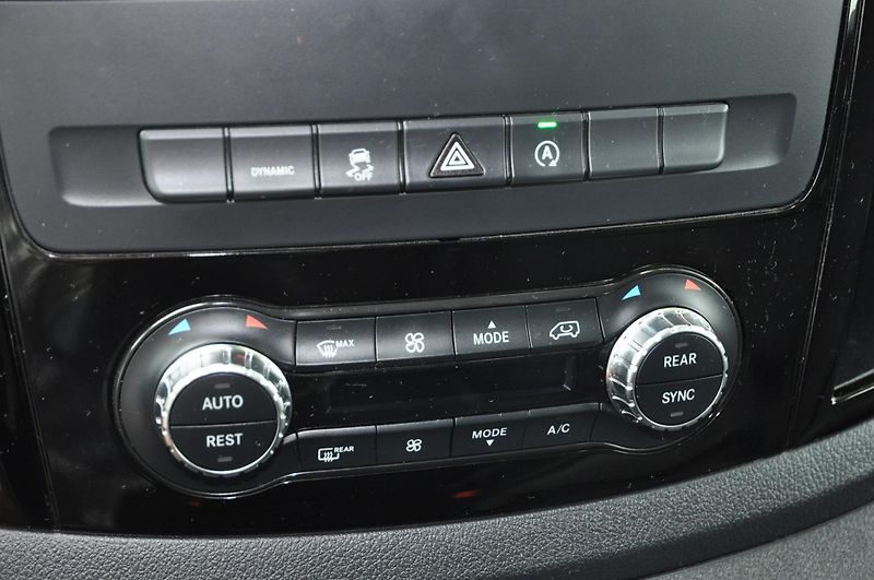 Mercedes-Benz Vito 300d L TOURER 4x4 - fotka 20 z 23