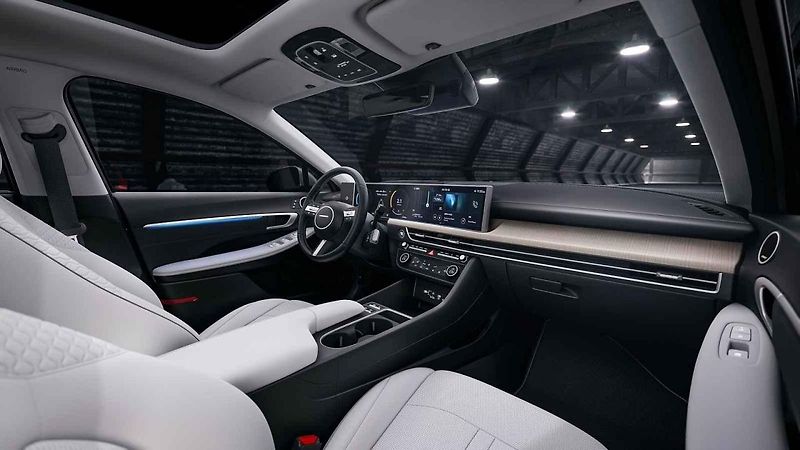 Hyundai Sonata má elegantní a aerodynamická boční linie.