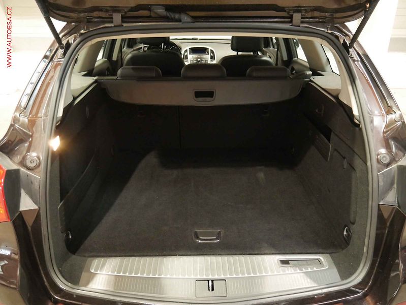 Opel Astra (2013) 1.4i, AC - fotka 7 z 15