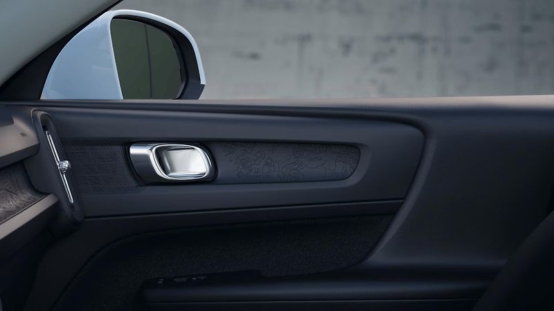 Volvo XC40 (2026) B3 ESSENTIAL AUT - fotka 11 z 19