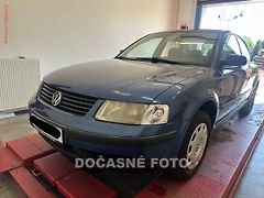 Volkswagen Passat (2000) 1.6 i, autoAC - fotografie inzerátu