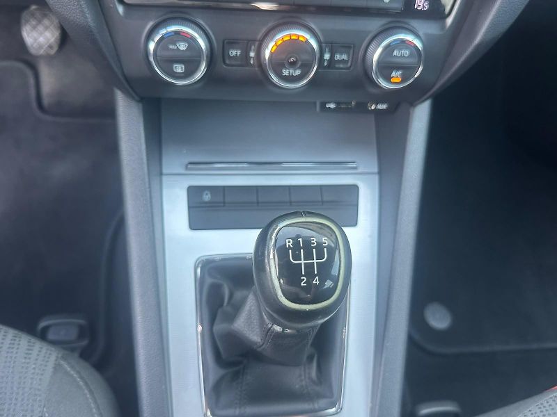 Škoda Octavia (2015) 1.6TDi, 77KW, VYHŘ.SED.,TEMP. - fotka 22 z 24
