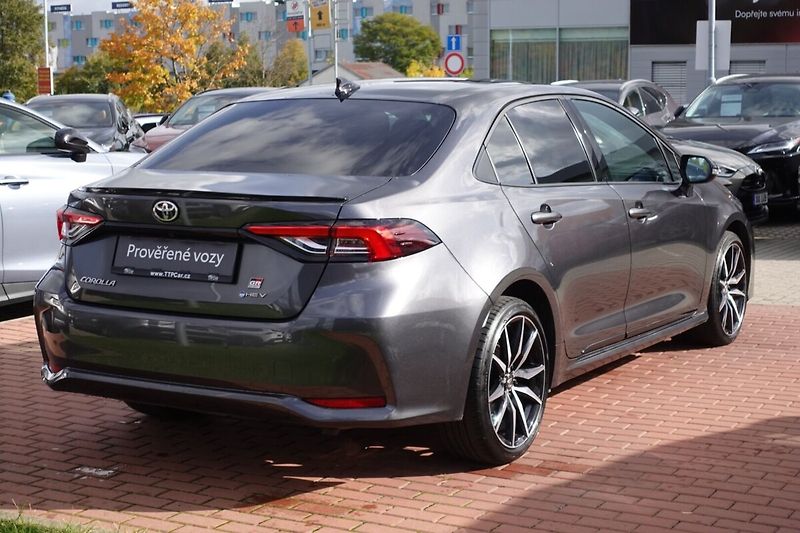 Toyota Corolla 1,8 HEV GR Spot Dynamic - fotka 4 z 32