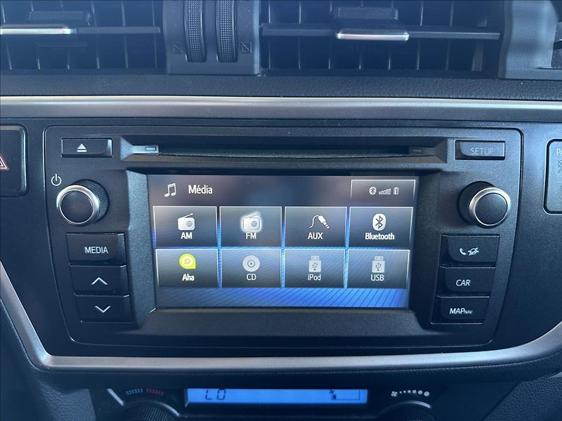 Toyota Auris 1,6 EXCLUSIVE TAŽNÉ - fotka 16 z 26