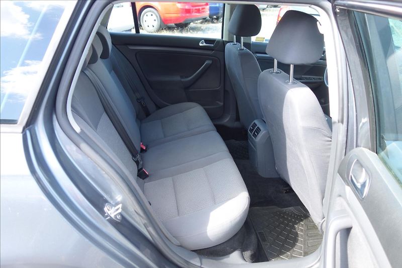 Volkswagen Golf 1,9 TDi 77KW, ČR, SERVIS. KN. - fotka 13 z 38