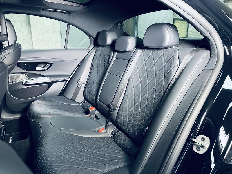 Mercedes-Benz Třídy E (2024) AMG*4M*AIR*ZÁR*NEZ.TOP*NAT.NAP - fotka 36 z 43